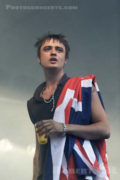 BABYSHAMBLES - 2005-08-26 - SAINT CLOUD - Domaine National - Scene de la Cascade - Peter Doherty